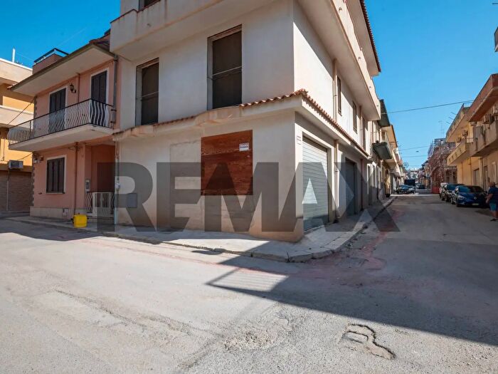 Casa con 12 locali in vendita in Via Bartolo, Pachino