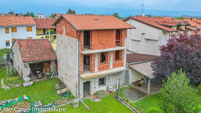 Casa quadrilocale in vendita in Fiorano Canavese, Fiorano Canavese