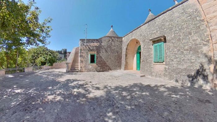 Casa con 8 locali in vendita in Fasano