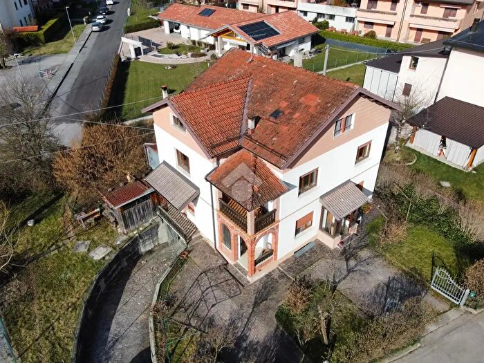 Appartamento trilocale in vendita in Via delle Fosse, Feltre