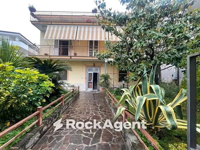 Casa con 5 locali in vendita in Via Imperia, Albanella
