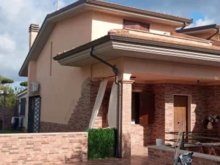 Casa con 5 locali in vendita in Via Pompei, Ardea