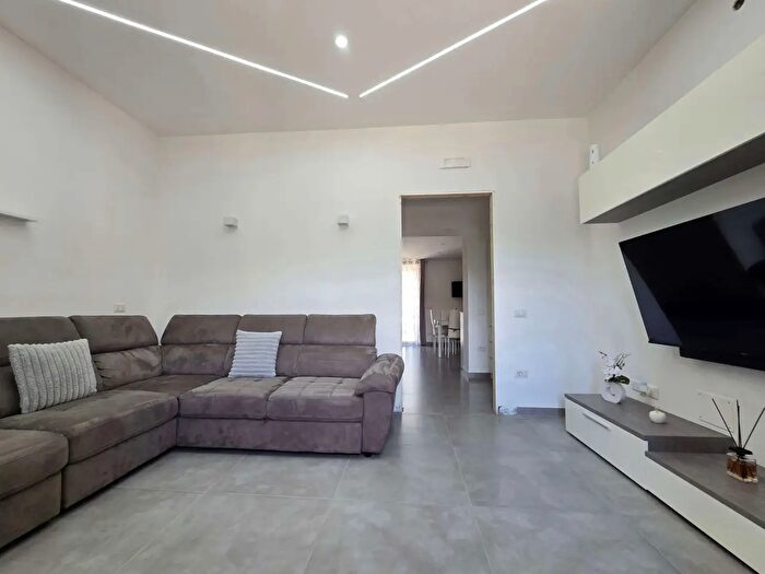 Casa con 5 locali in vendita in Catanzaro