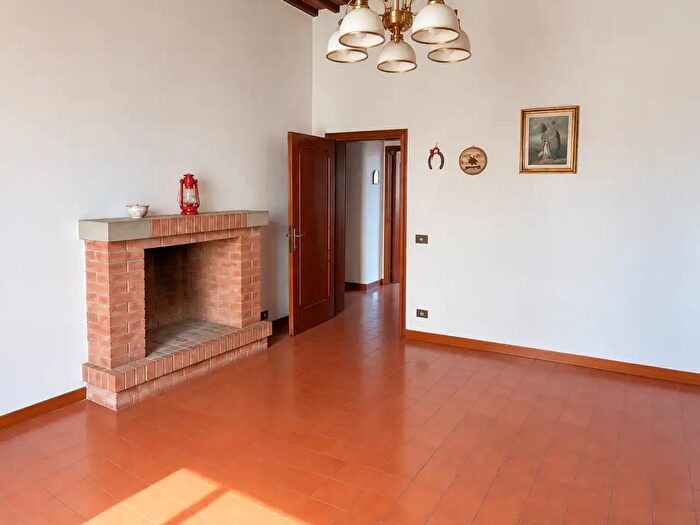 Appartamento con 5 locali in vendita in Via Roma, Asciano