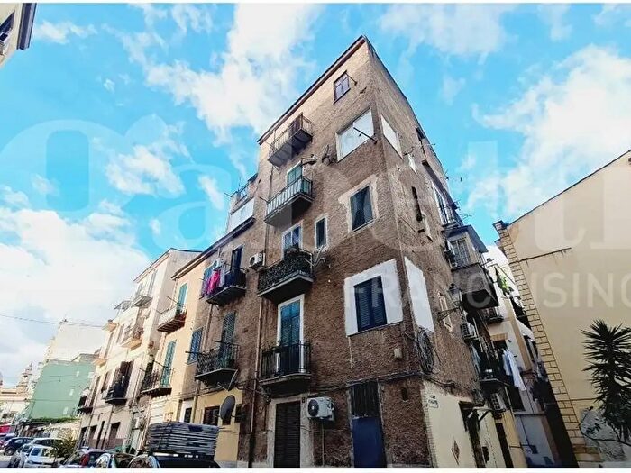 Appartamento trilocale in vendita in Via Giovanni Verga, Palermo