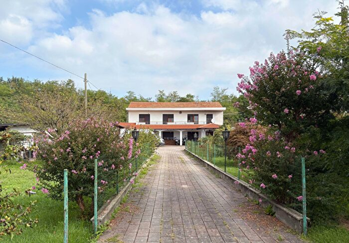 Casa con 12 locali in vendita in Mazze