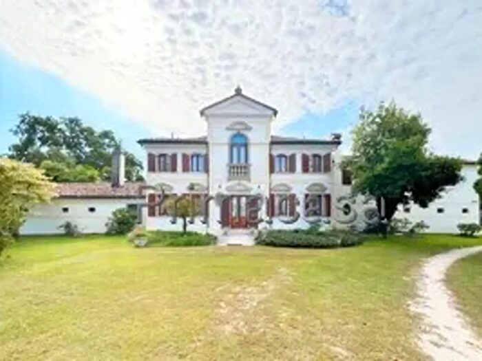 Casa con 10 locali in vendita in Via Noalese, Zero Branco
