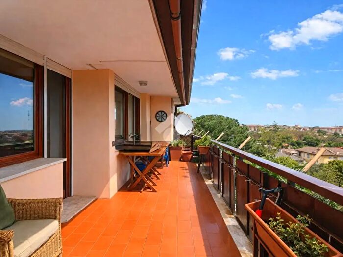 Appartamento con 6 locali in vendita in Via Luigi Brugnatelli, Roma