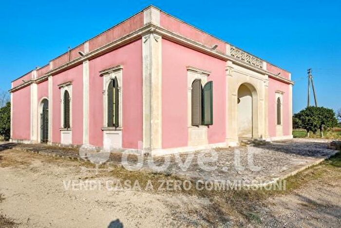 Casa con 6 locali in vendita in Squinzano