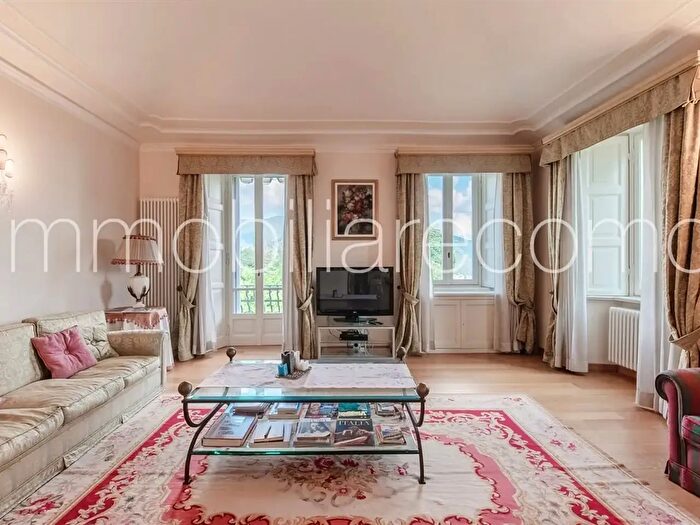 Appartamento con 5 locali in vendita in Via Cardano, Como