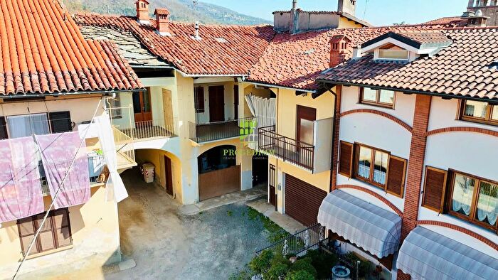 Casa con 6 locali in vendita in Via Vittorio Emanuele, Giaveno