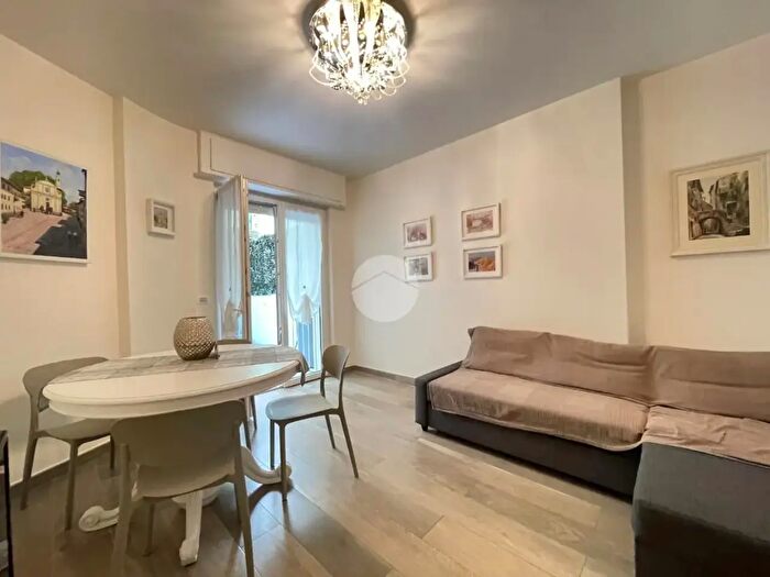 Appartamento trilocale in vendita in Via Martiri della Liberta, Sanremo