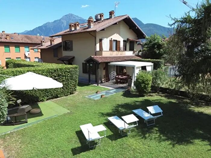 Casa con 5 locali in vendita in Via Molo Vecchio, Gravedona ed Uniti
