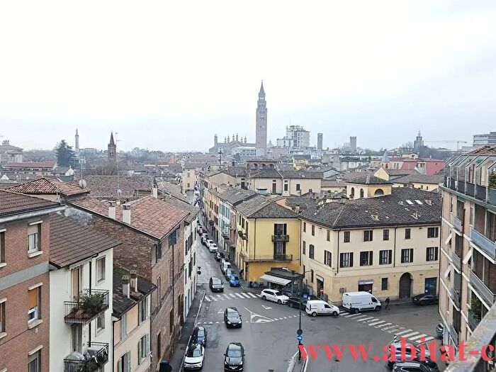 Appartamento quadrilocale in vendita in Viale Trento Trieste, Cremona