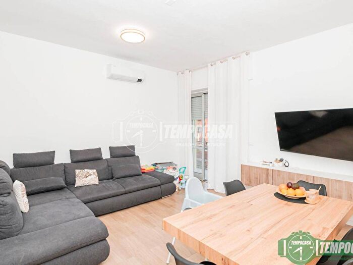 Appartamento trilocale in vendita in Via Papa Giovanni XXIII, Tavazzano, Tavazzano con Villavesco