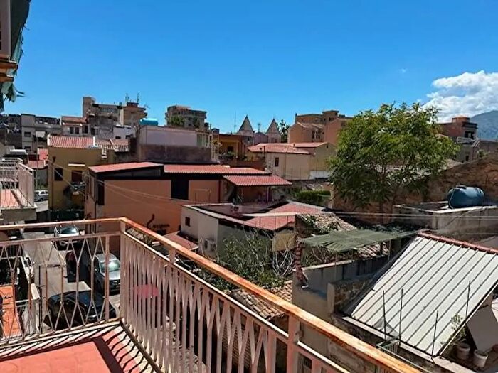 Appartamento trilocale in vendita in Cortile Privato, Palermo