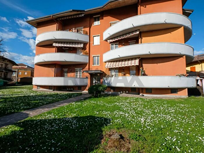 Appartamento trilocale in vendita in Ambivere