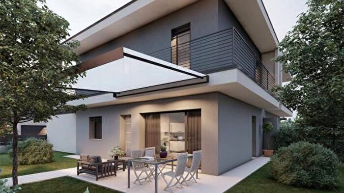 Casa quadrilocale in vendita in Via Alessandro Volta, Bizzarone