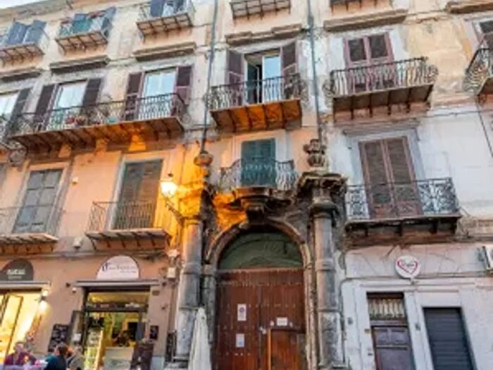 Appartamento quadrilocale in vendita in Via Vittorio Emanuele, Palermo