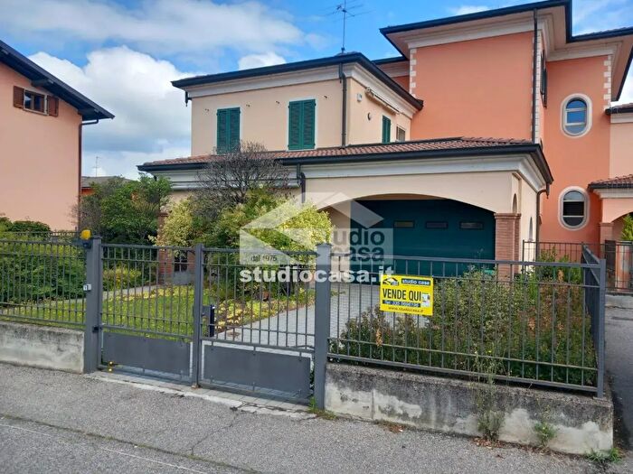 Casa quadrilocale in vendita in Via Palestro, Dovera