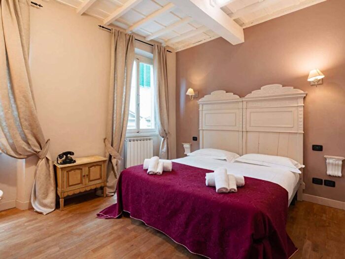 Appartamento trilocale in affitto in Via delle Pinzochere, Santa Croce, Firenze