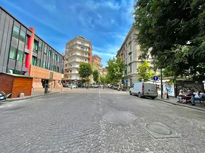 Appartamento trilocale in vendita in Via Raffaele Morghen, Napoli