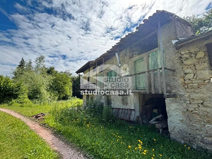 Casa in vendita in Loc Cei, Cimone