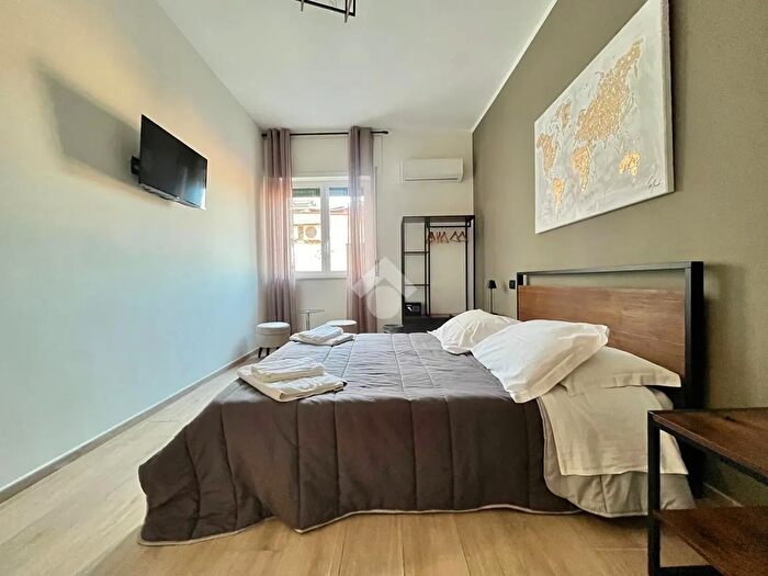 Appartamento trilocale in vendita in Vico Zuroli, Napoli