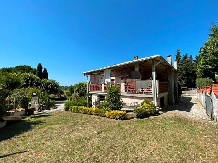Casa con 8 locali in vendita in Fucecchio