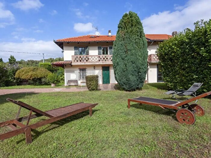 Casa con 8 locali in vendita in Strada Maestra, Marentino