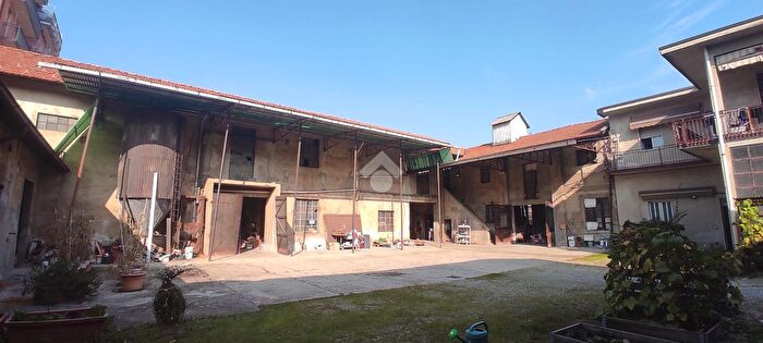 Casa monolocale in vendita in Via Vittorio Veneto, Lonate Pozzolo