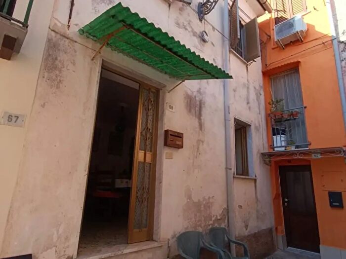 Casa trilocale in vendita in Massa