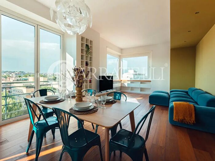 Appartamento con 6 locali in affitto in Piazza dei Carracci, Roma