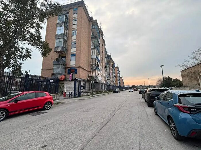Appartamento quadrilocale in vendita in Via Pazzigno, Napoli