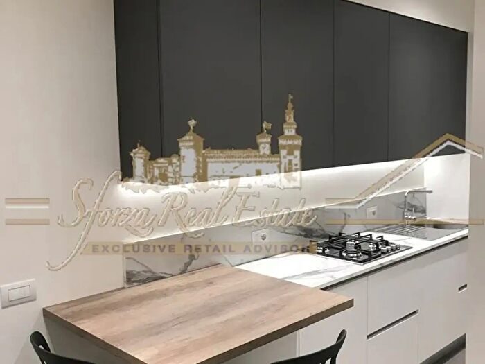 Appartamento trilocale in affitto in Via Borghese, Milano