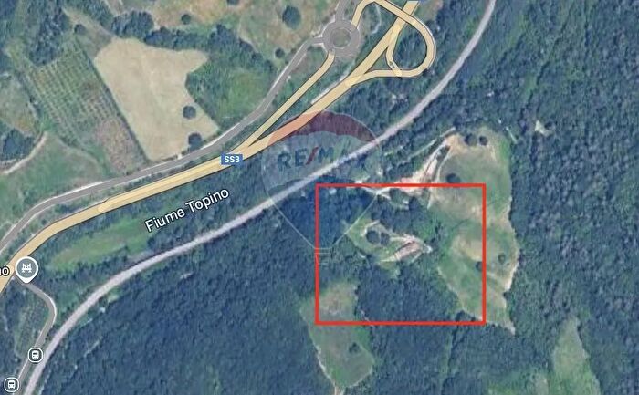 Casa con 9 locali in vendita in Via Flaminia Nord Frazione Palazzaccio Snc, Foligno