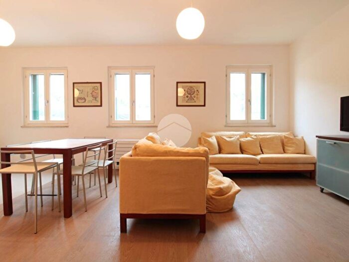 Appartamento con 6 locali in affitto in Veronetta, Verona