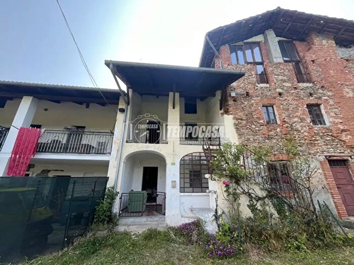 Casa bilocale in vendita in Frazione Sant'Anna Boschi, Castellamonte