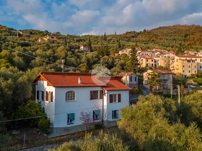 Casa con 11 locali in vendita in Via Don Luigi Orengo, Imperia