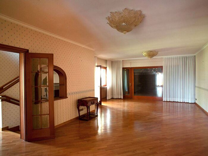 Casa con 6 locali in affitto in Via del Fico, Centro, Grottaferrata