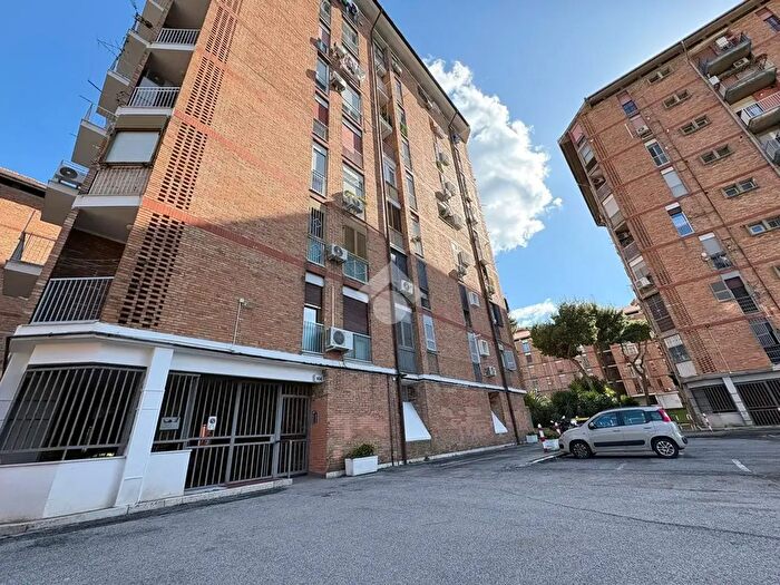Appartamento quadrilocale in vendita in Via Giustiniano, Napoli