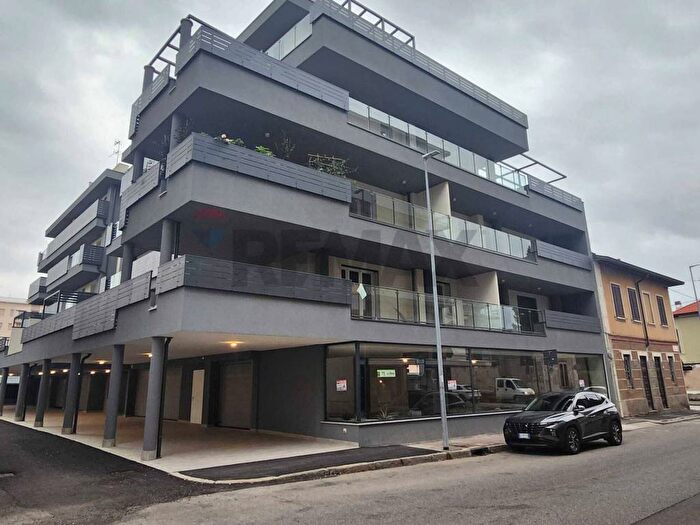 Appartamento trilocale in affitto in Vicolo Brenta, Ospedale, Busto Arsizio