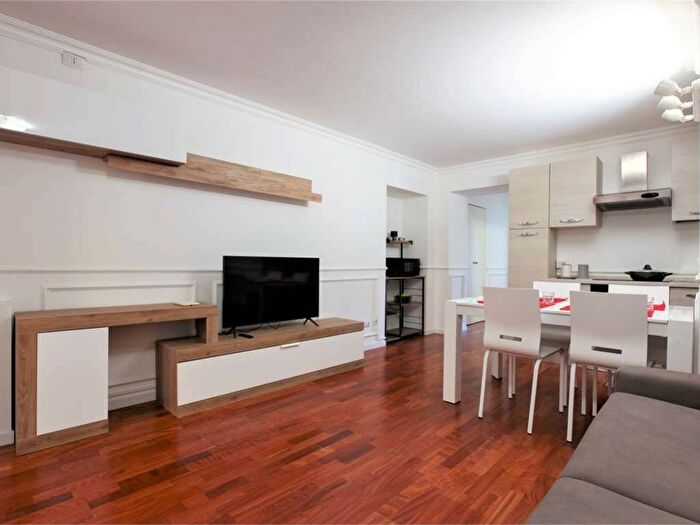 Appartamento bilocale in affitto in Via vigevano, Navigli Darsena, Milano