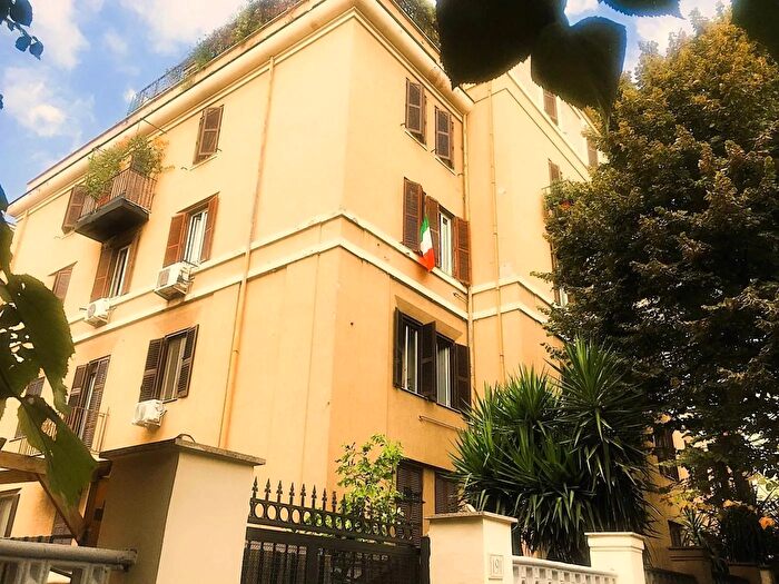 Appartamento trilocale in affitto in Viale delle Medaglie dOro Roma, Roma