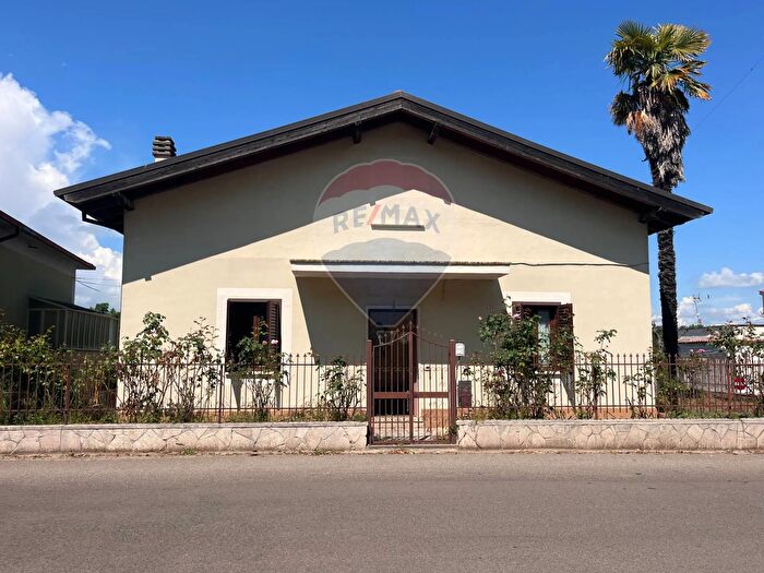 Casa con 5 locali in vendita in Via del Piano, Bomarzo