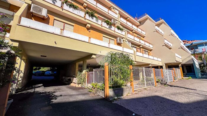 Appartamento trilocale in vendita in Via Bachelet, Gaeta