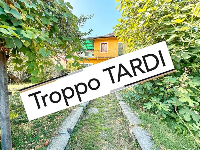 Casa con 13 locali in vendita in Piazza Vittorio Veneto, Trarego Viggiona