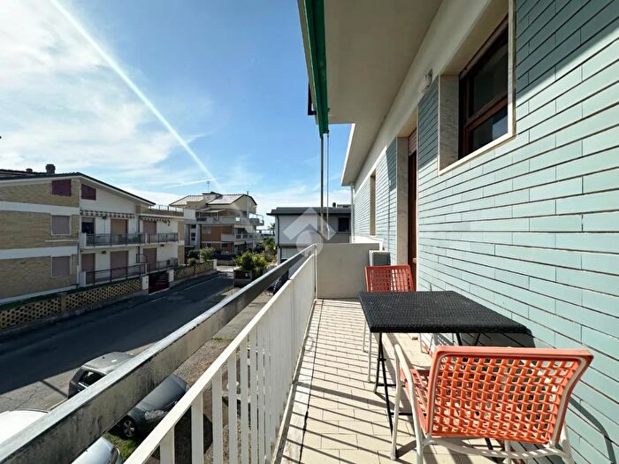 Appartamento quadrilocale in vendita in Via Comano, Carrara