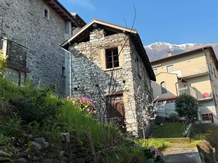 Casa quadrilocale in vendita in Frazione Calozzo, Pianello Del Lario