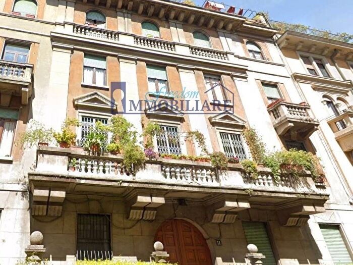 Appartamento trilocale in affitto in Via Mario Giuriati, Plebisciti Susa, Milano